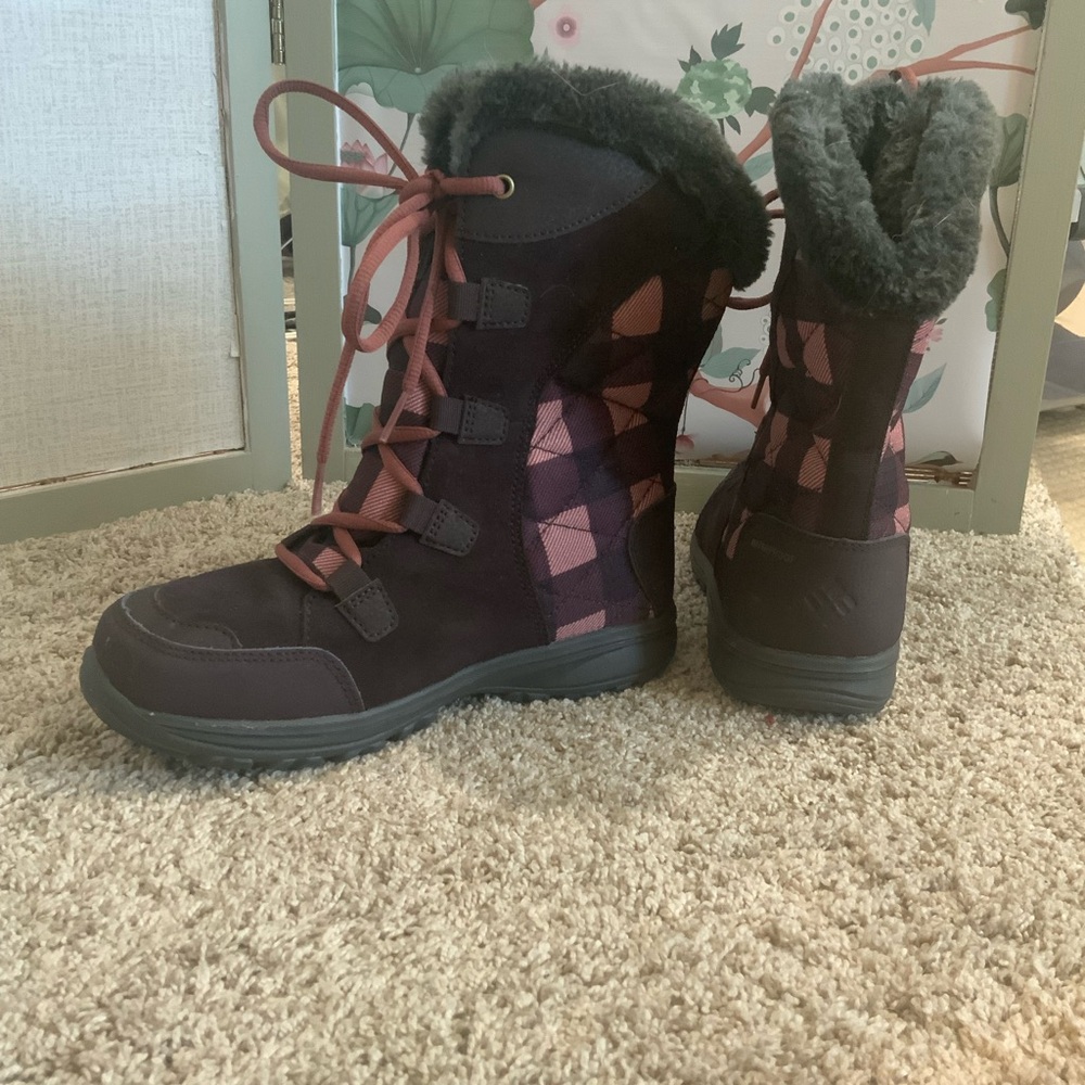 Columbia Women's Winter Boots in Brown and Pink Size 6